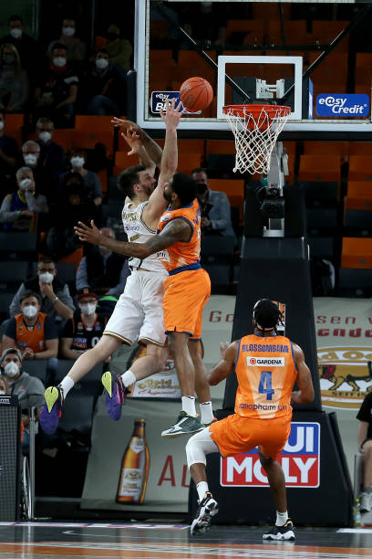 隐藏着巨大 隐藏着巨大