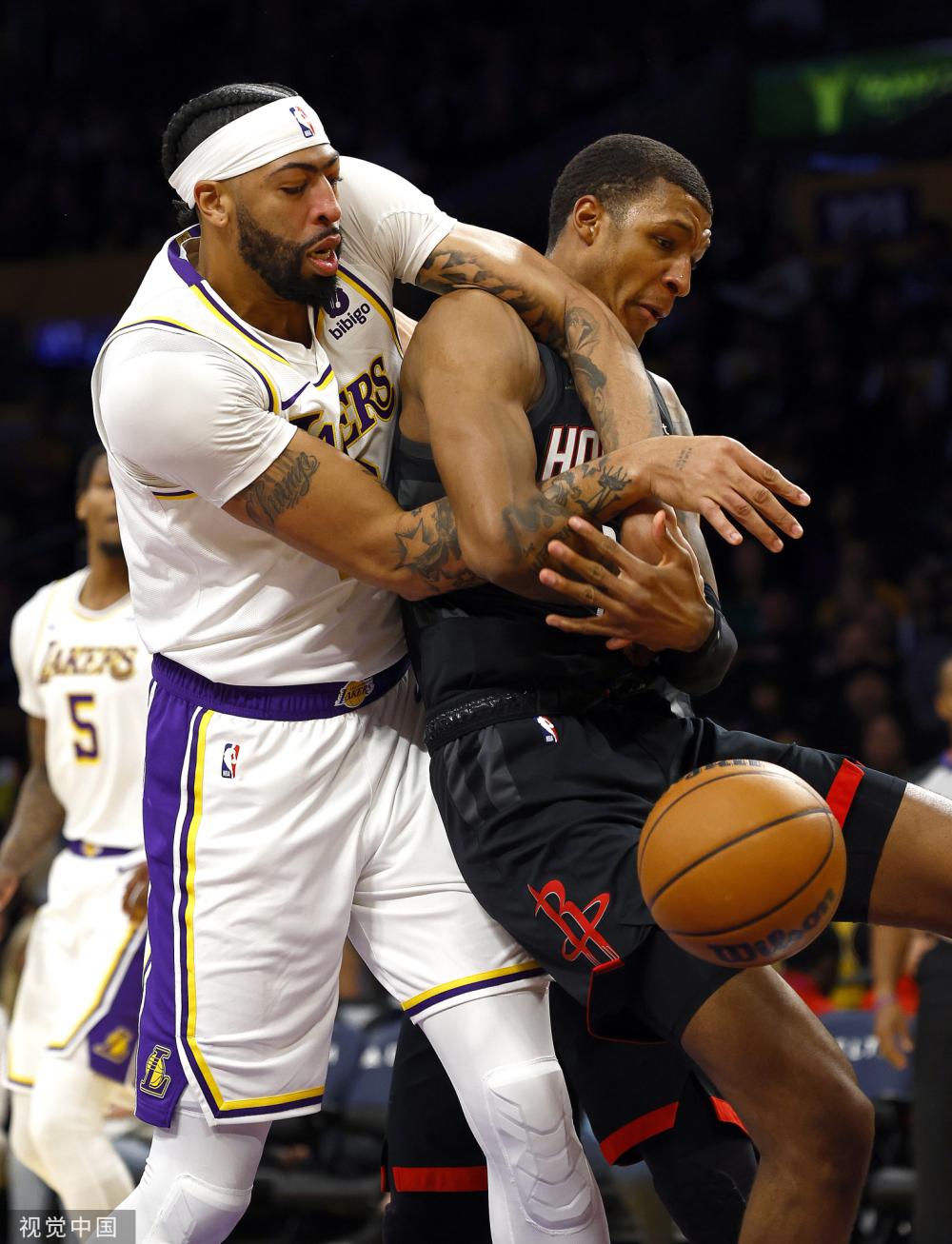 协助球队保 协助球队保